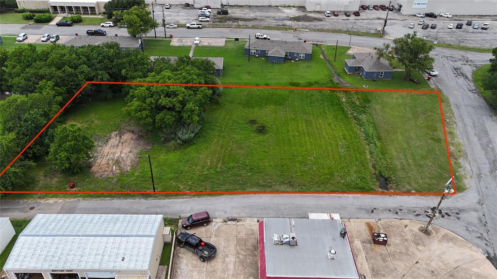 808 East 3rd Street Bonham, TX 75418 - Photo 2 of 8