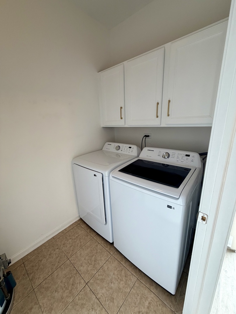 10233 Concord Lane, Unit C Bridgeview, IL 60455 - Photo 11 of 23 a view of utility room with washer and dryer
