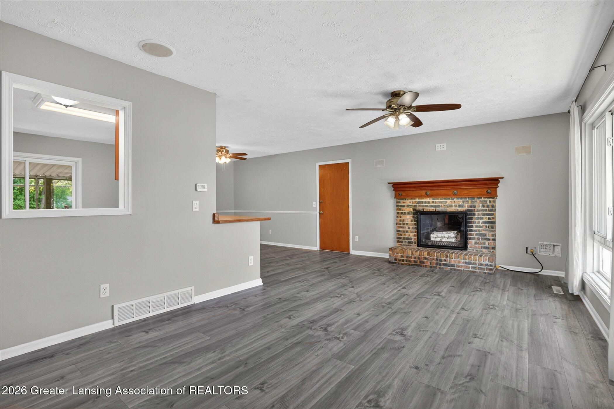 2037 Webster Road Lansing, MI 48917 - Photo 4 of 29