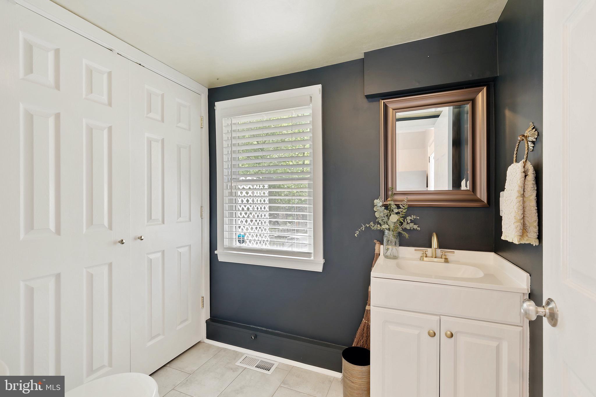 8725 Frederick Road Ellicott City, MD 21043 - Photo 12 of 32 Gallery Image 12
