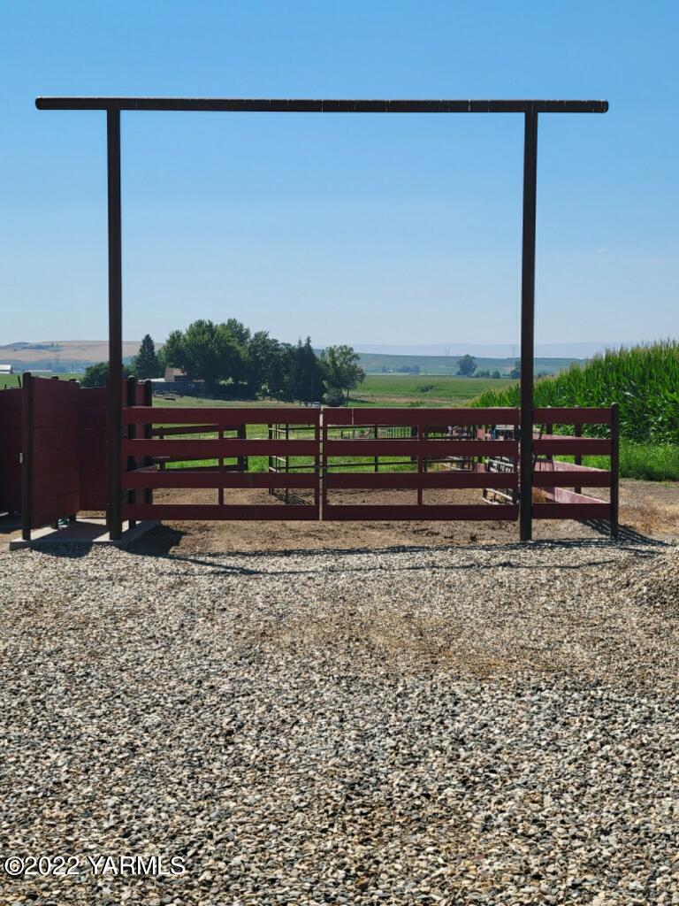 2270 Hudson Road Outlook, WA 98938 - Photo 27 of 36 Corral Door Closed