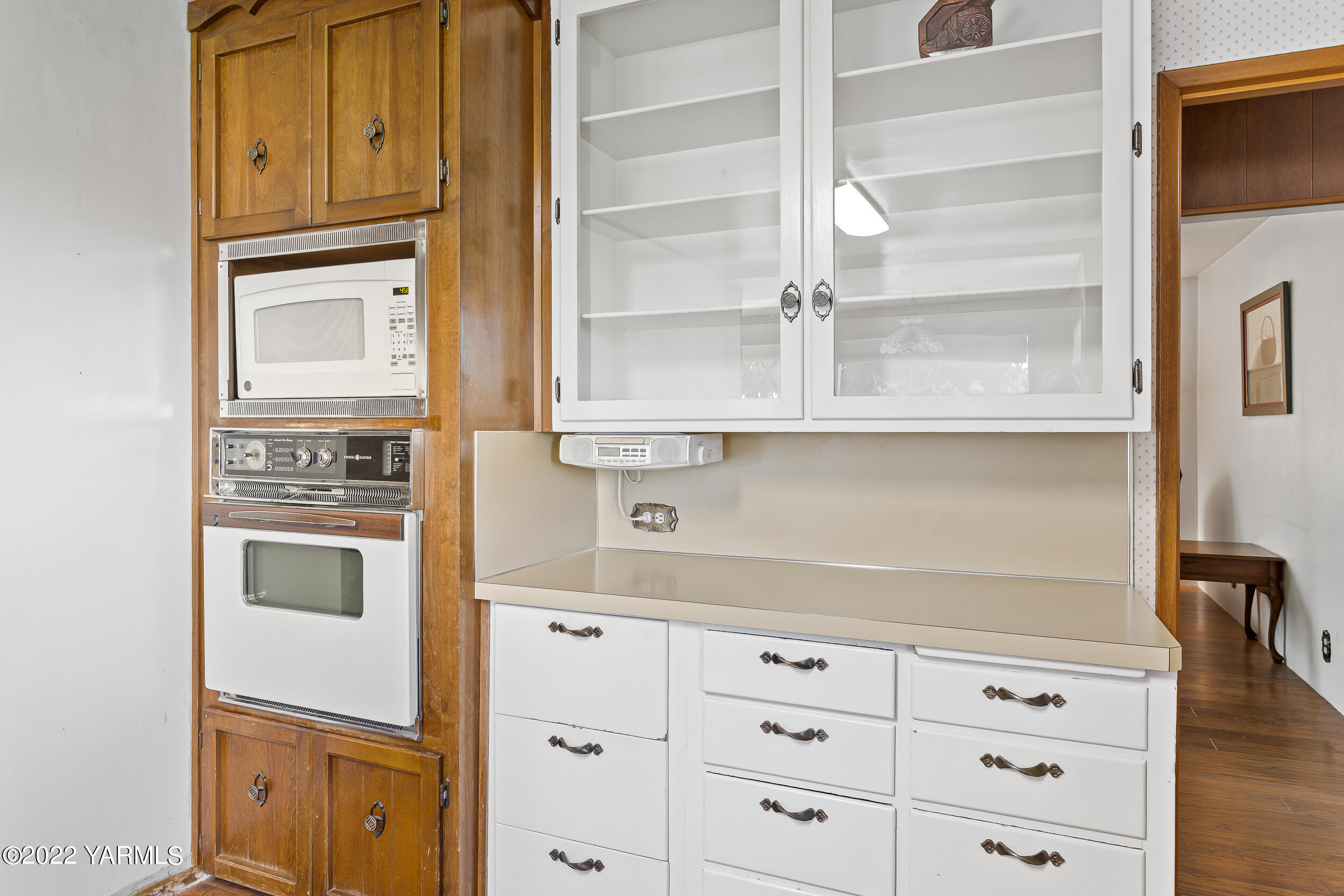 2270 Hudson Road Outlook, WA 98938 - Photo 8 of 36 Plenty of space for all your kitchen nee