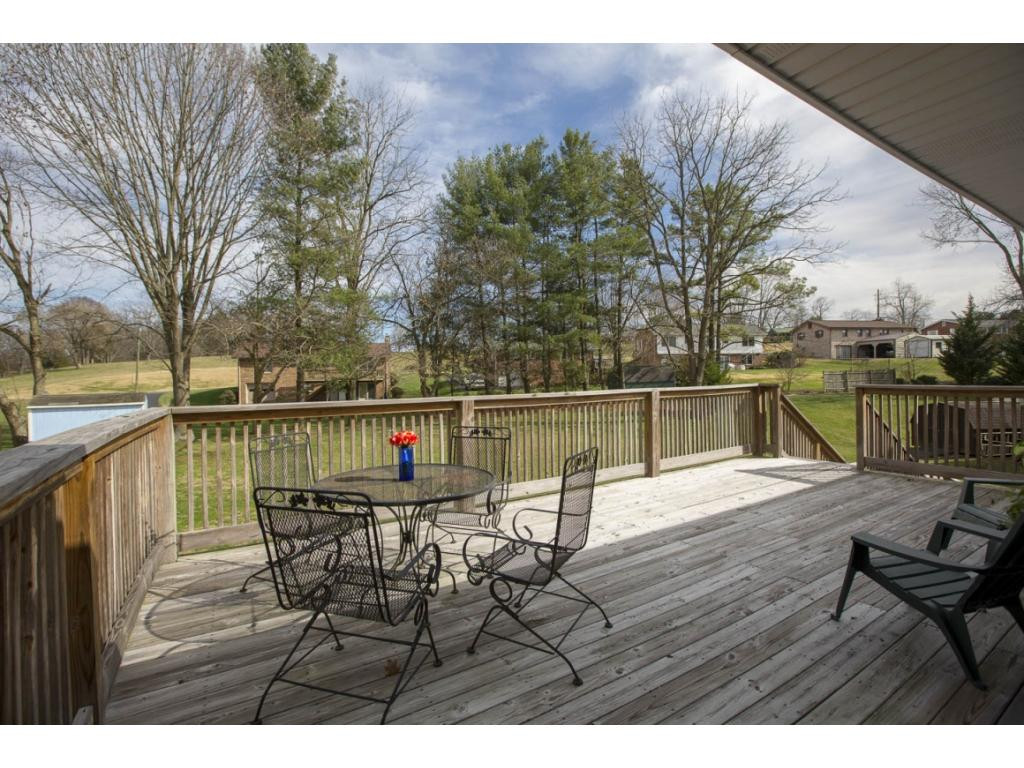14 Longdale Road Bristol, VA 24201 - Photo 14 of 34 Deck overlooks back yard
