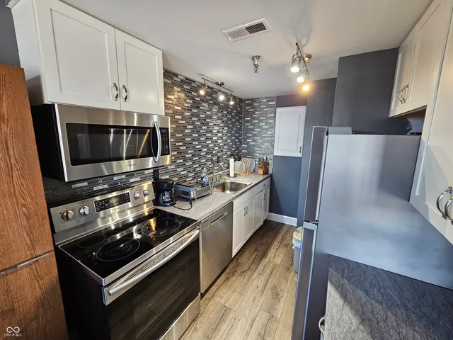 $1,100 | 230 9th Street, Unit 507, Indianapolis, IN 46204