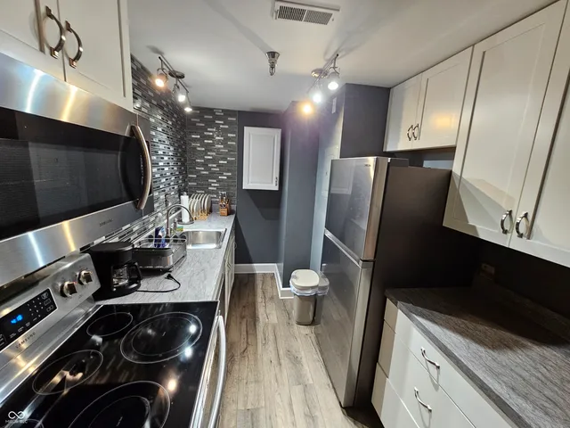 $1,100 | 230 9th Street, Unit 507, Indianapolis, IN 46204