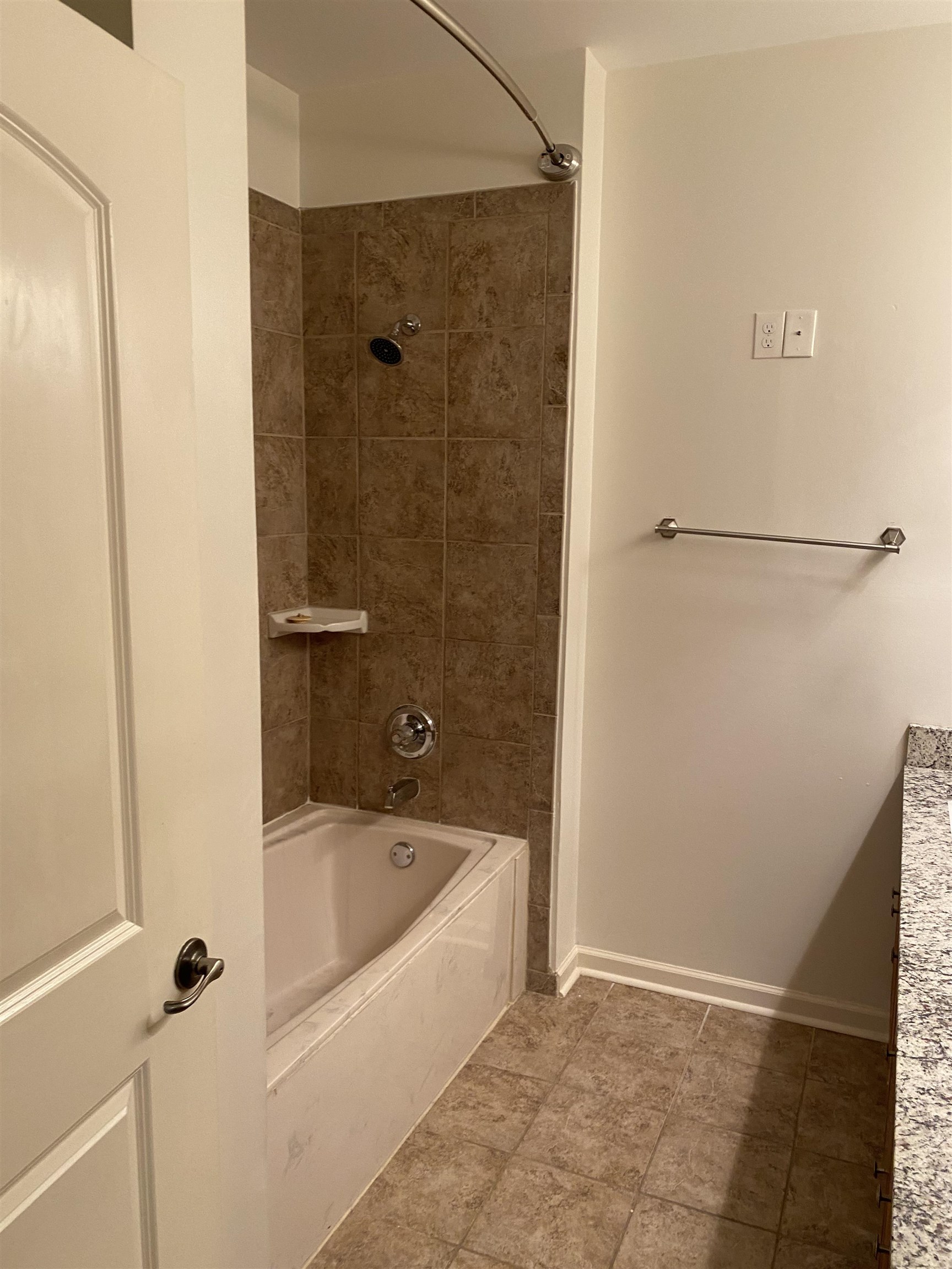 730 Litty Court, Unit 101 Memphis, TN 38103 - Photo 22 of 22 a bathroom with a bathtub