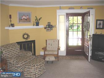 103 Sylvan Avenue Rutledge, PA 19070 - Photo 3 of 7 Living Room