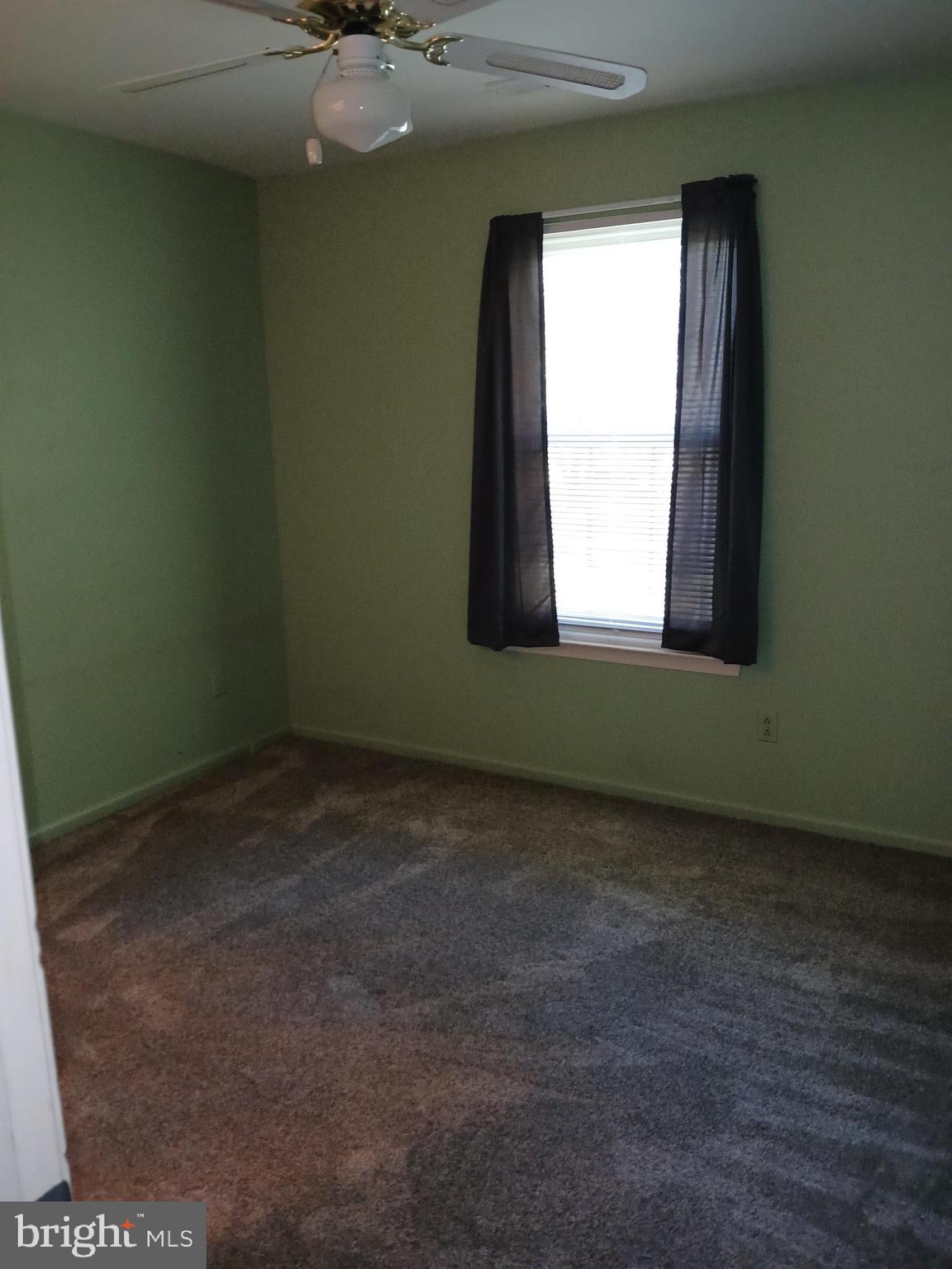 1803 Huntingdon Mews Clementon, NJ 08021 - Photo 3 of 9 an empty room with a window