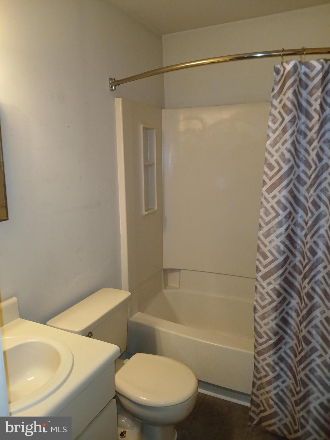 1803 Huntingdon Mews Clementon, NJ 08021 - Photo 4 of 9 a bathroom with a toilet and a bathtub