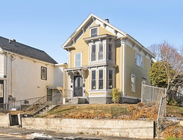 $795,000 | 15 Varney Street, Lowell, MA 01854