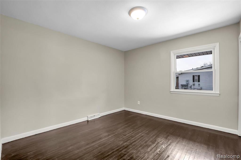 17980 Savage Road Belleville, MI 48111 - Photo 11 of 40