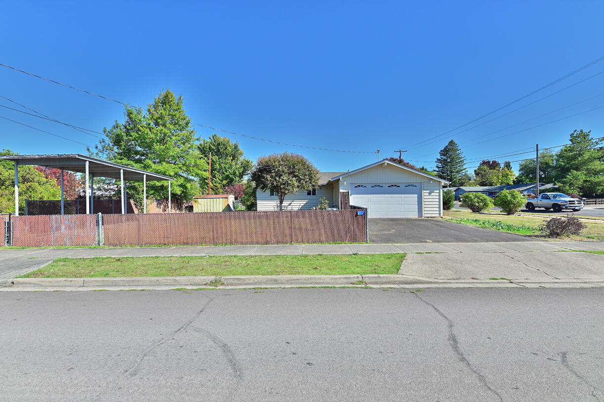 1801 Roberts Road Medford, OR 97504 - Photo 1 of 15 DSC_1460
