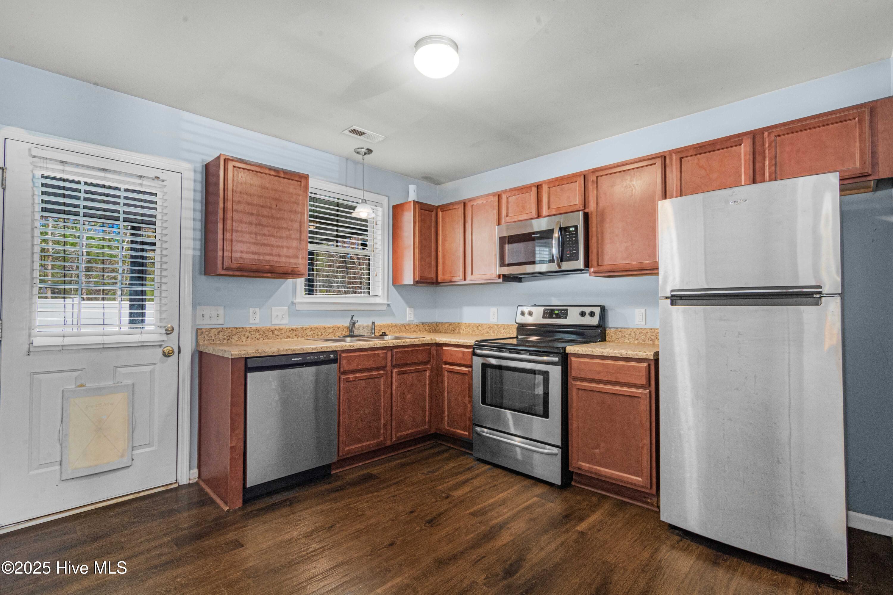 228 Caldwell Loop Jacksonville, NC 28546 - Photo 5 of 16 DSC_5673