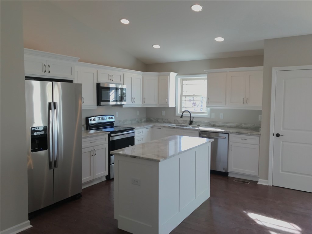 421 Bolding Road Pickens, SC 29671 - Photo 3 of 29