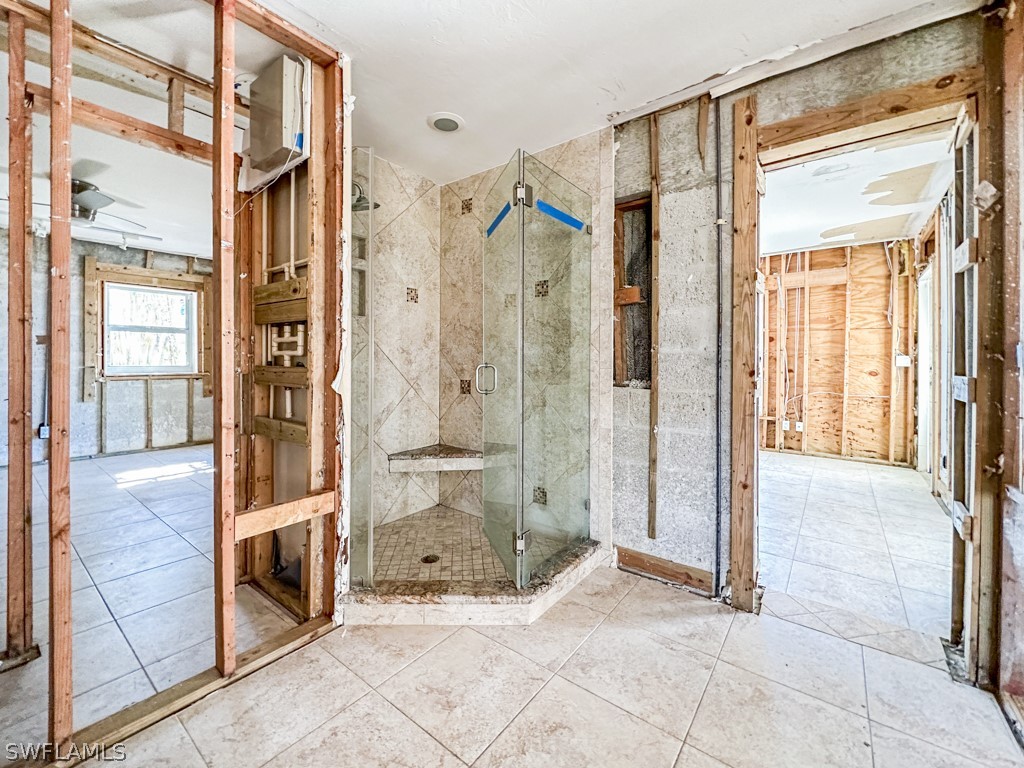 671 Rabbit Road Sanibel, FL 33957 - Photo 27 of 50 a view of a bathroom with a shower and a tub