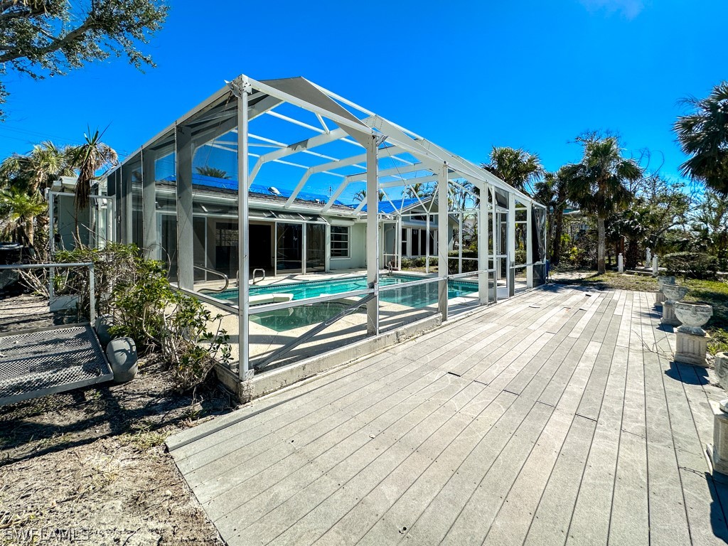 671 Rabbit Road Sanibel, FL 33957 - Photo 44 of 50 a view of a white building with a outdoor space