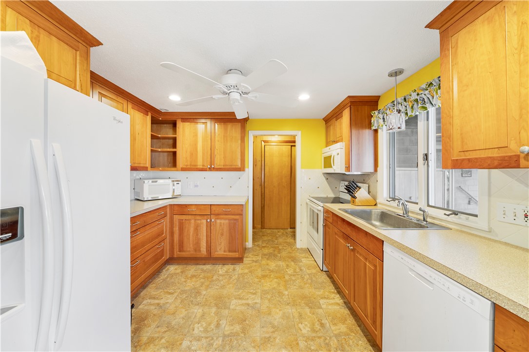 64 Sowams Road Barrington, RI 02806 - Photo 8 of 30 Gallery Image 8