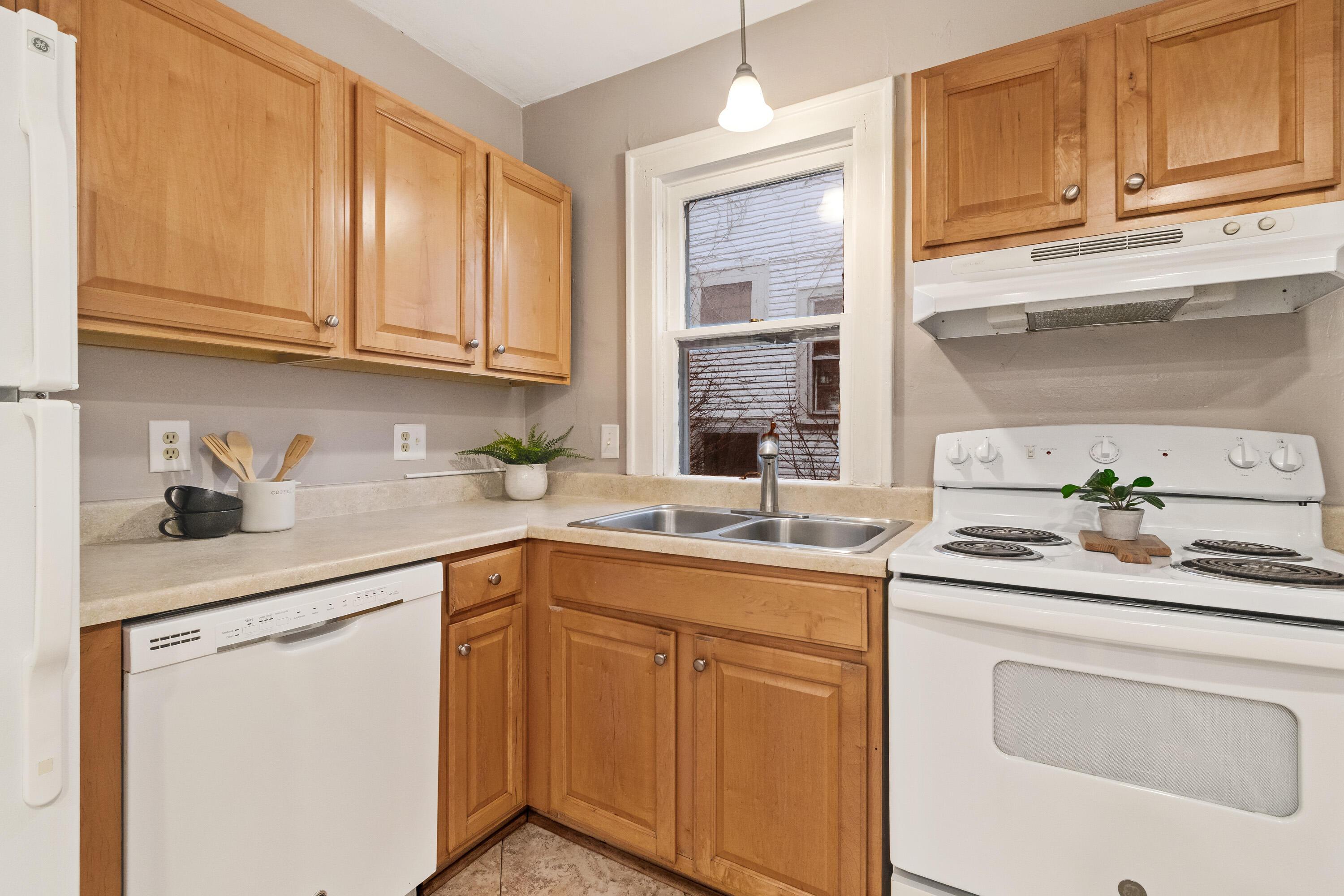187-189 West Pacemont Road Columbus, OH 43202 - Photo 15 of 24 Kitchen