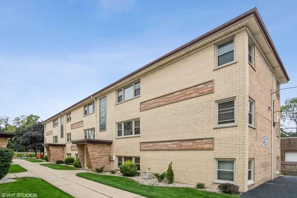 $1,950 | 6855 North Olmsted Avenue, Unit 1N, Chicago, IL 60631