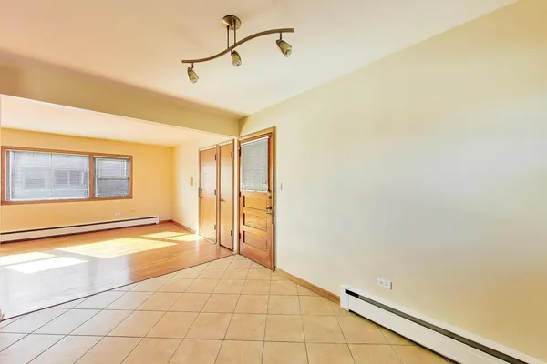 $1,950 | 6855 North Olmsted Avenue, Unit 1N, Chicago, IL 60631