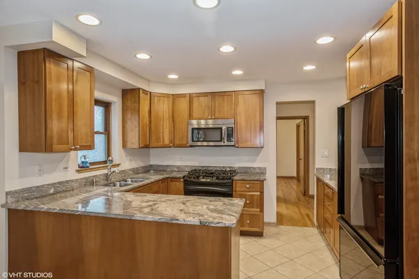 $1,950 | 6855 North Olmsted Avenue, Unit 1N, Chicago, IL 60631