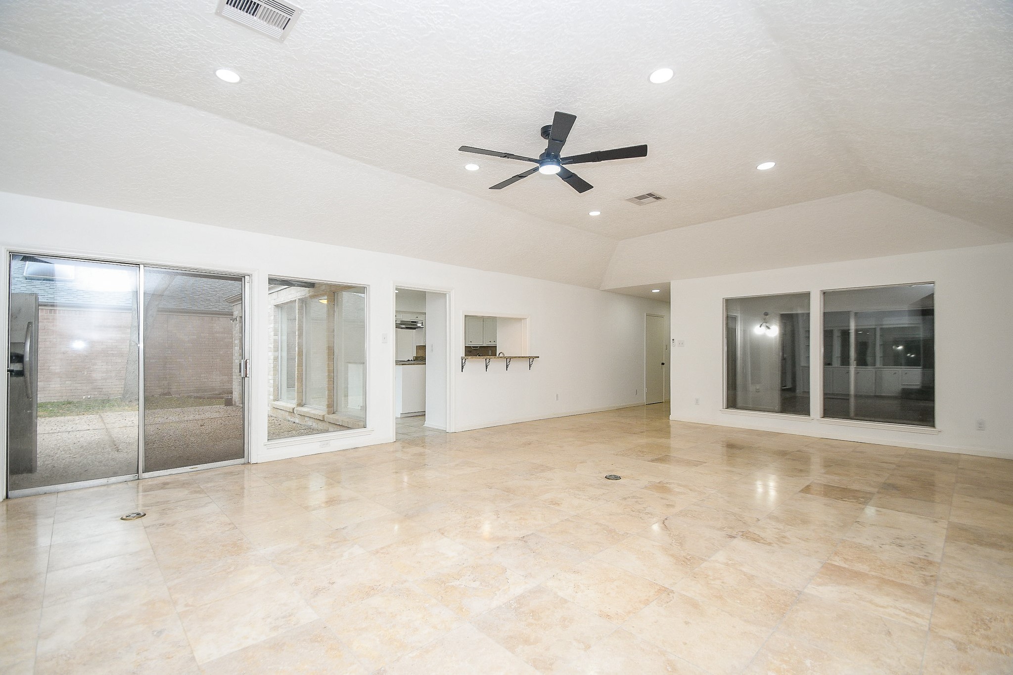 7822 Albin Lane Houston, TX 77071 - Photo 6 of 20