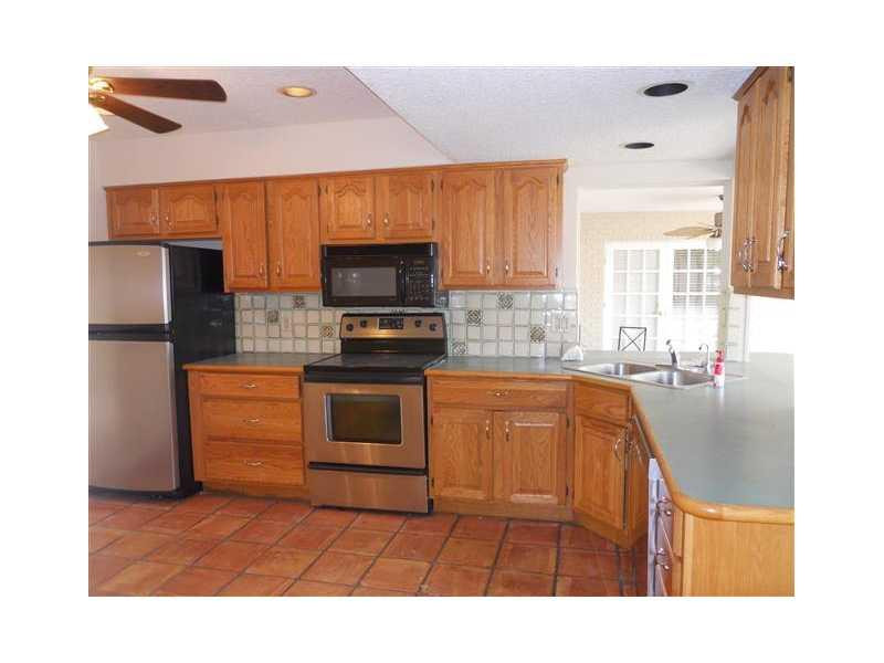 4431 Northeast 27th Avenue Lighthouse Point, FL 33064 - Photo 6 of 17 Kitchen