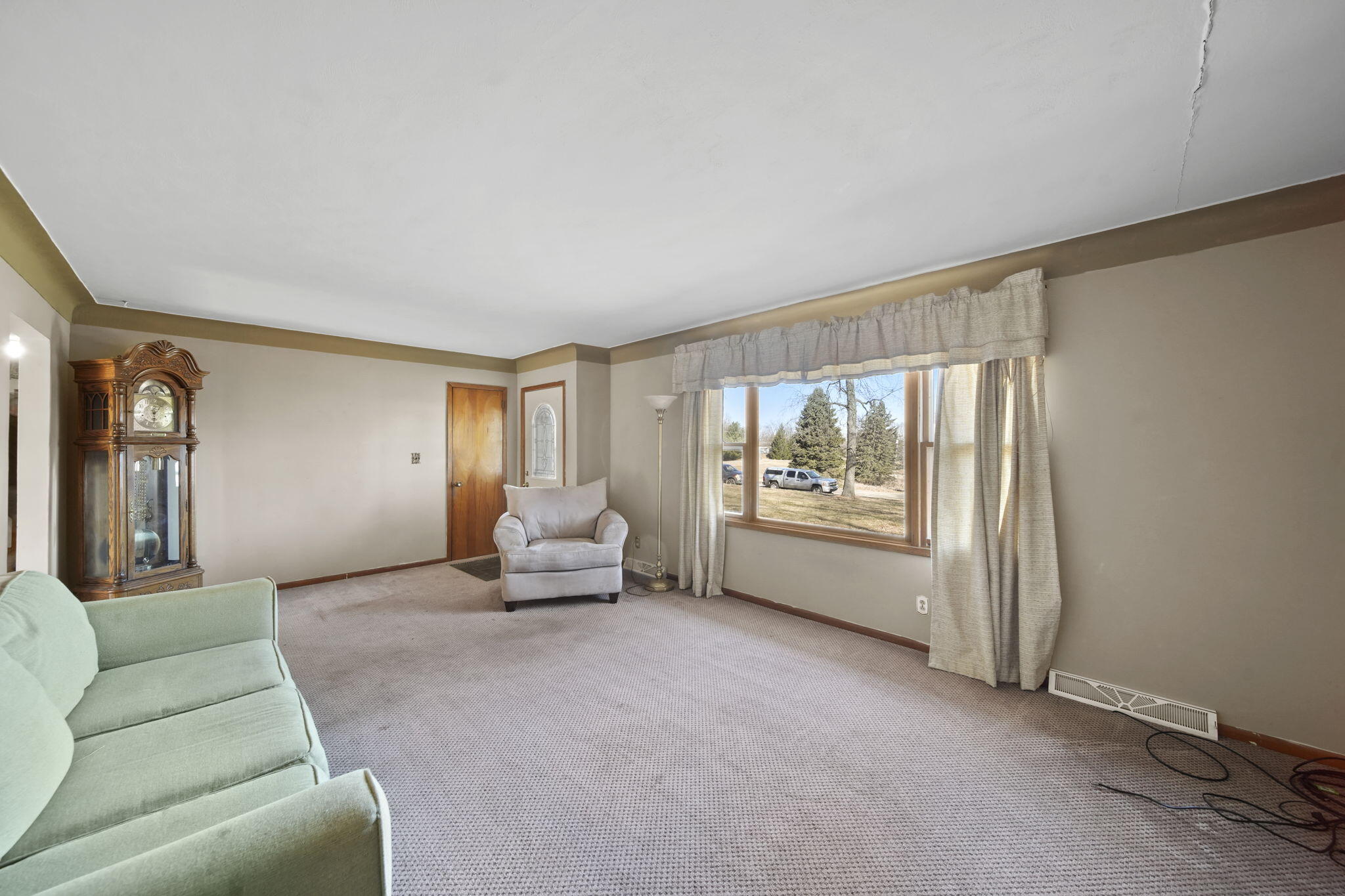 13261 Sager Road Grass Lake, MI 49240 - Photo 7 of 27 Living Room