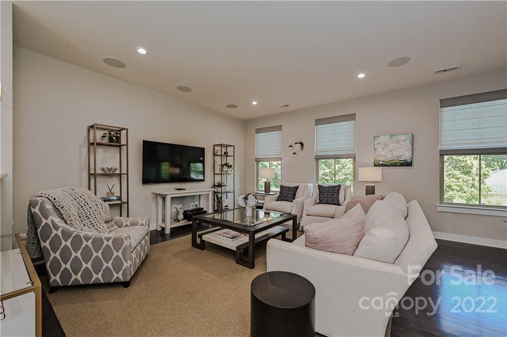1406 Chippendale Road Charlotte, NC 28205 - Photo 5 of 27 Gallery Image 5