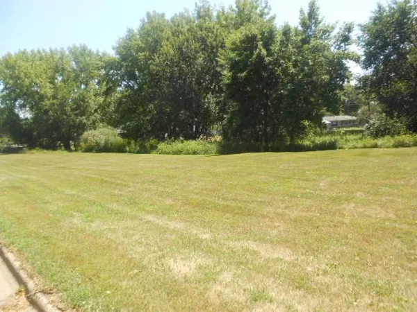 $20,000 | 6-th 6-th Crn 17th St/6th Avenue, Windom, MN 56101