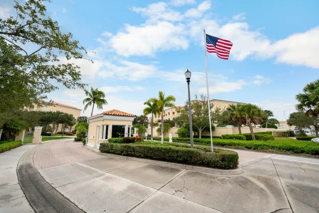 $475,000 | 8 Harbour Isle Drive East, Unit 5, Fort Pierce, FL 34949