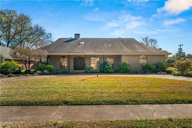 $295,000 | 4055 Huntwick Boulevard, Alexandria, LA 71303