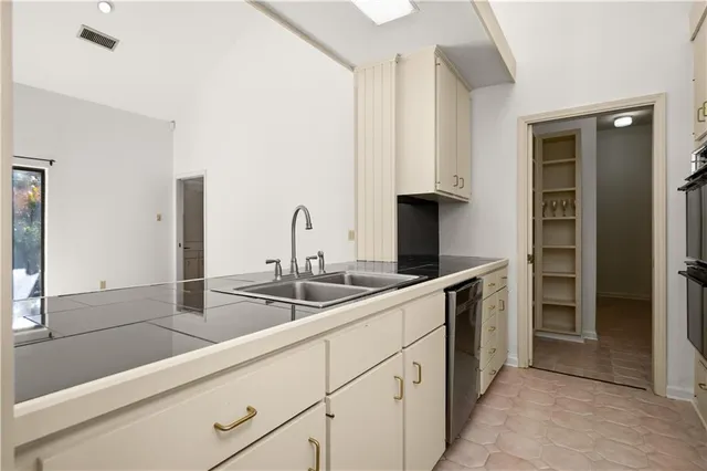 $295,000 | 4055 Huntwick Boulevard, Alexandria, LA 71303