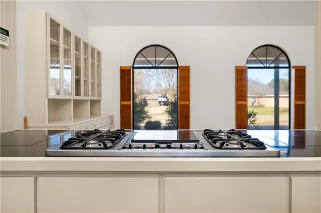 $295,000 | 4055 Huntwick Boulevard, Alexandria, LA 71303