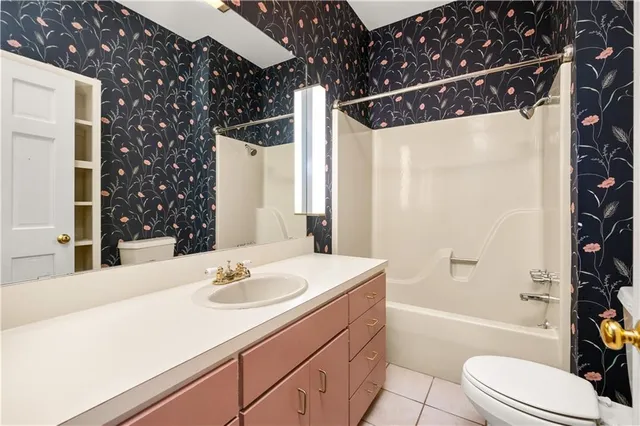 $295,000 | 4055 Huntwick Boulevard, Alexandria, LA 71303