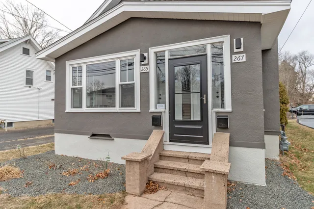 $2,200 | 267 Hebron Avenue, Glastonbury, CT 06033