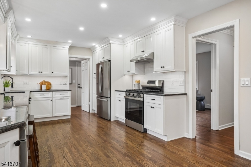 18 Juniper Way Bernards, NJ 07920 - Photo 10 of 31