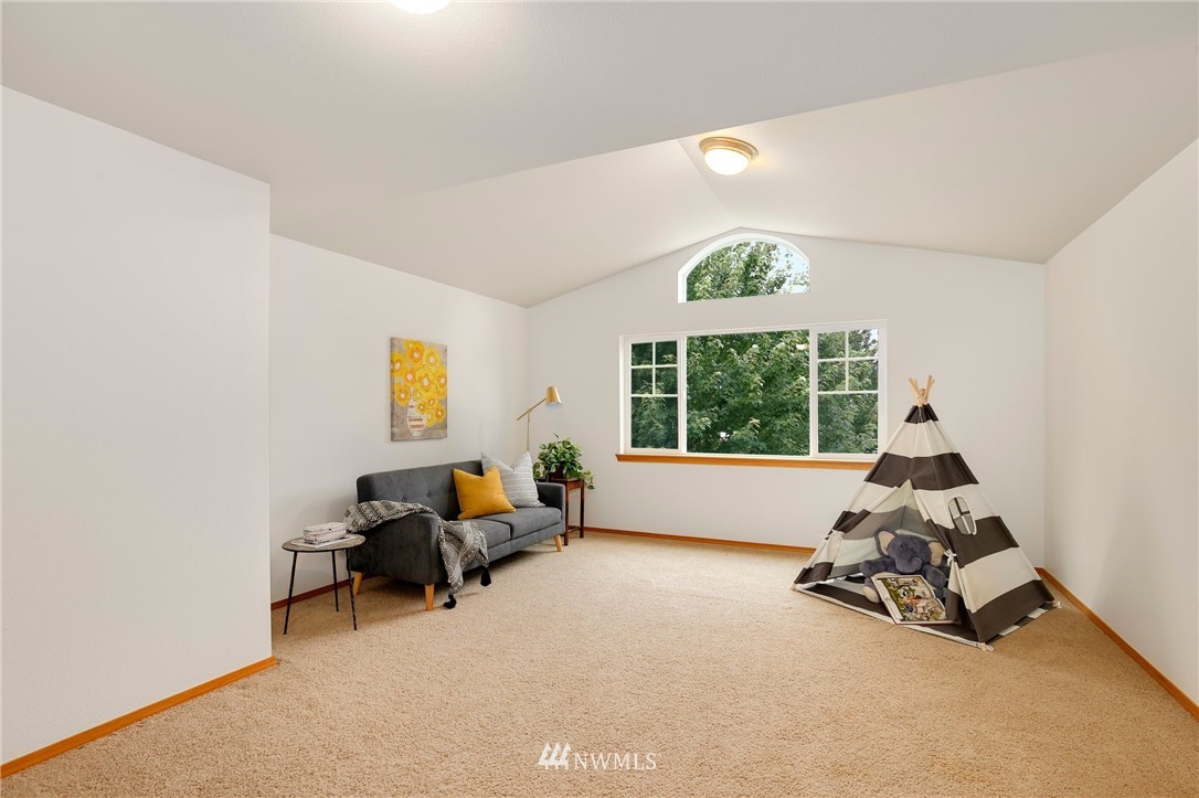 320 Zillah Place Southeast Renton, WA 98059 - Photo 10 of 25 Gallery Image 10