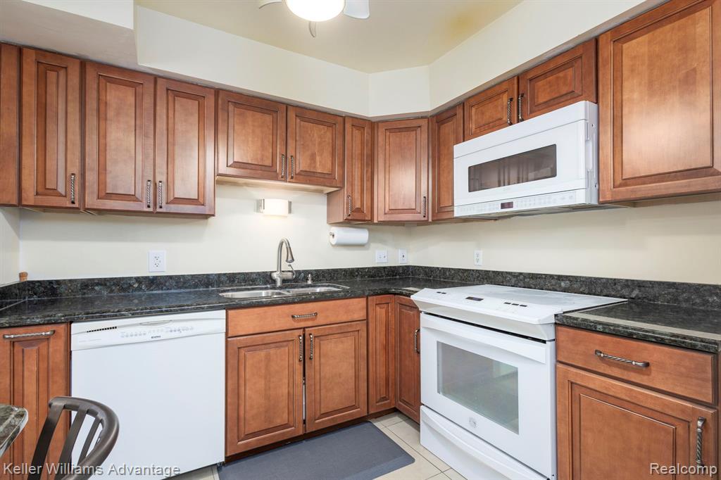 24285 Evergreen Road Southfield, MI 48075 - Photo 6 of 17