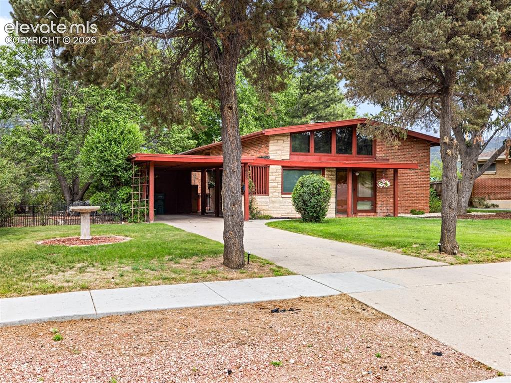 628 Castle Road Colorado Springs, CO 80904 - Photo 2 of 39