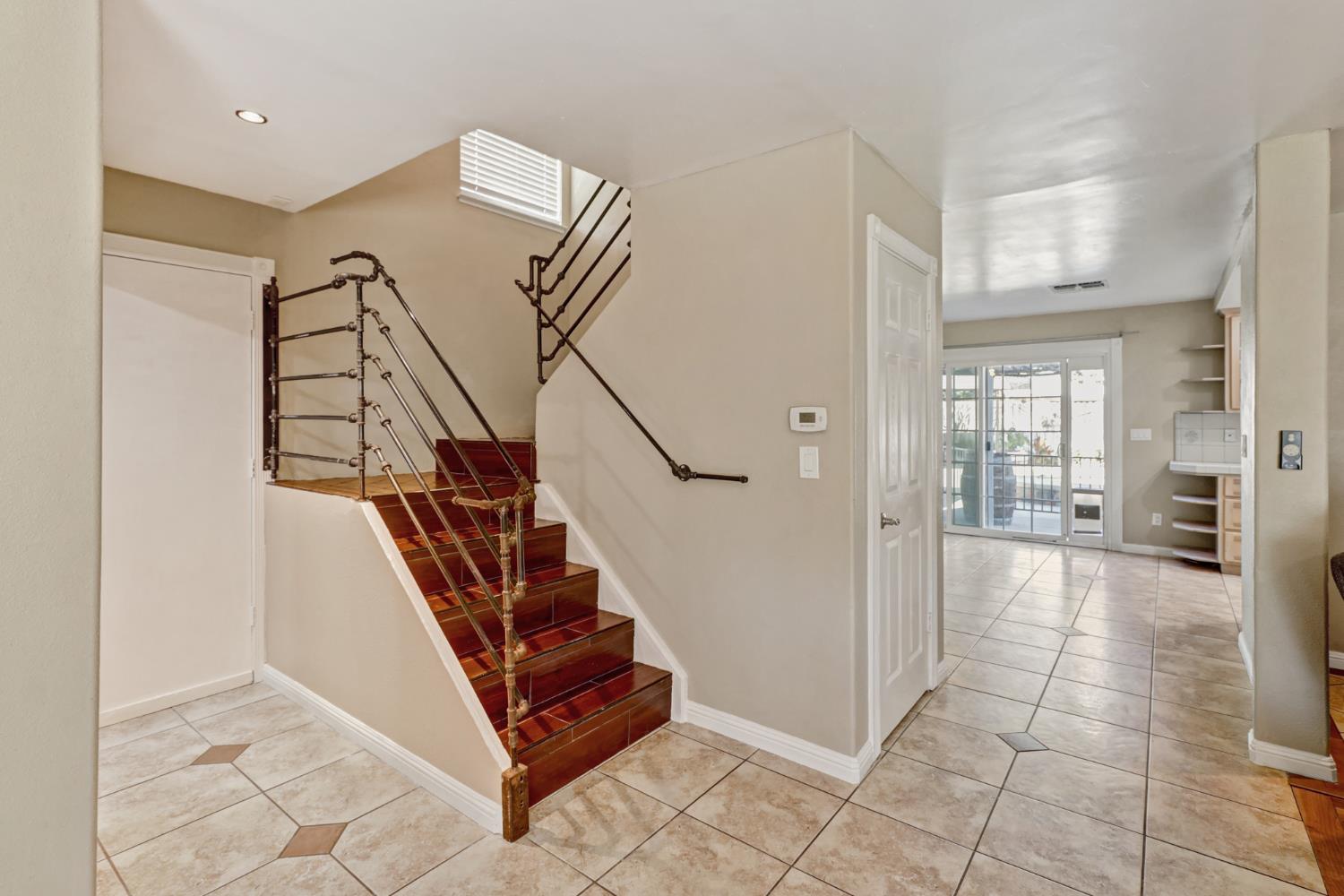 6511 Mossview Way Citrus Heights, CA 95621 - Photo 6 of 48