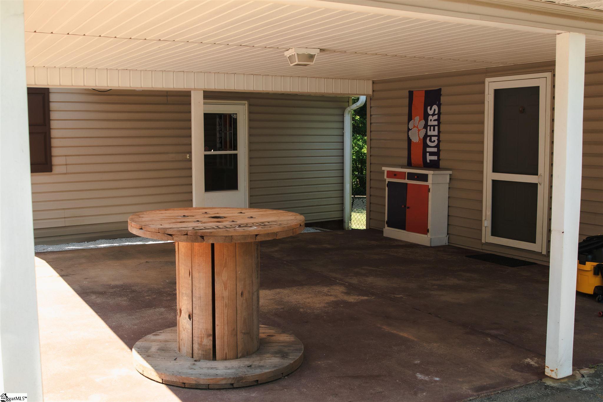 258 Friendship Road Seneca, SC 29678 - Photo 7 of 32 Gallery Image 7