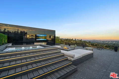 a view of outdoor space