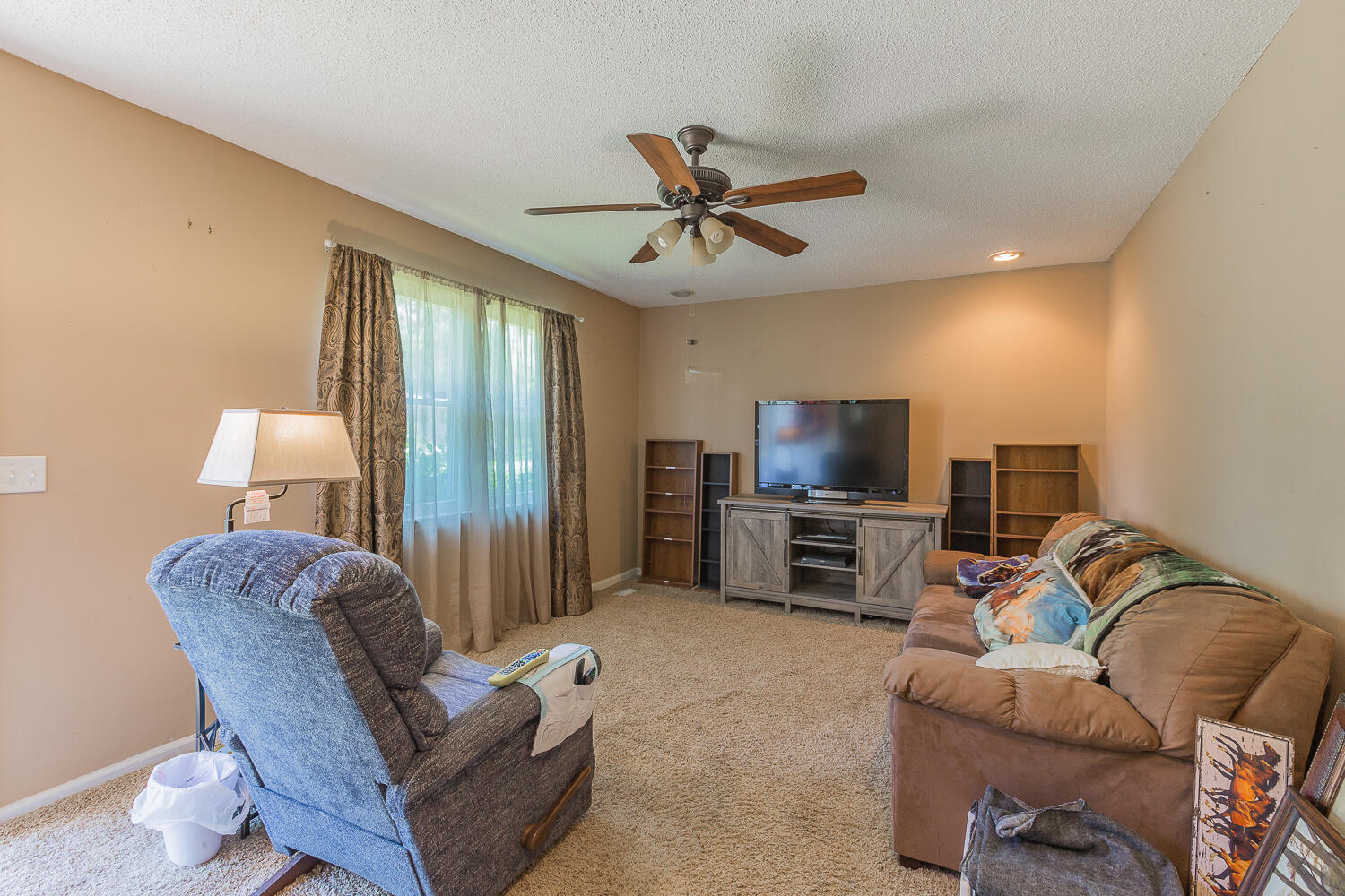 1626 Roberson Road Hixson, TN 37343 - Photo 2 of 32 1626 Roberson Road HD_-32