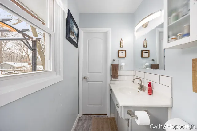 $300,000 | 8511 Riverest Drive, Portland, MI 48875