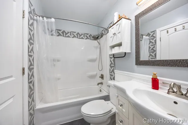 $300,000 | 8511 Riverest Drive, Portland, MI 48875