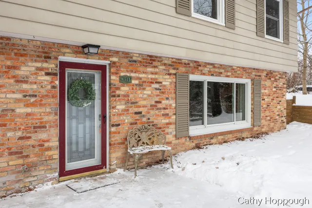 $300,000 | 8511 Riverest Drive, Portland, MI 48875