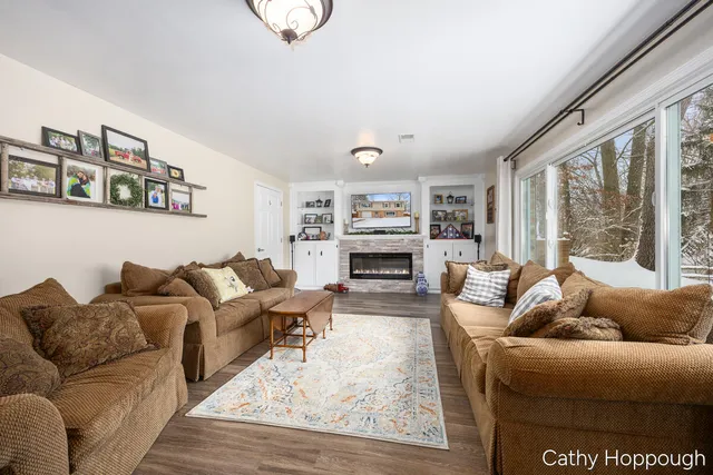 $300,000 | 8511 Riverest Drive, Portland, MI 48875