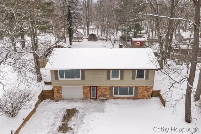 $300,000 | 8511 Riverest Drive, Portland, MI 48875