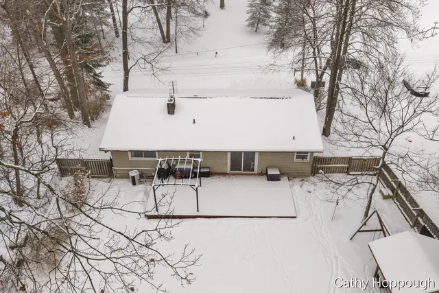 $300,000 | 8511 Riverest Drive, Portland, MI 48875
